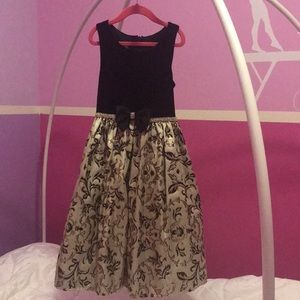 Gently used girls dress